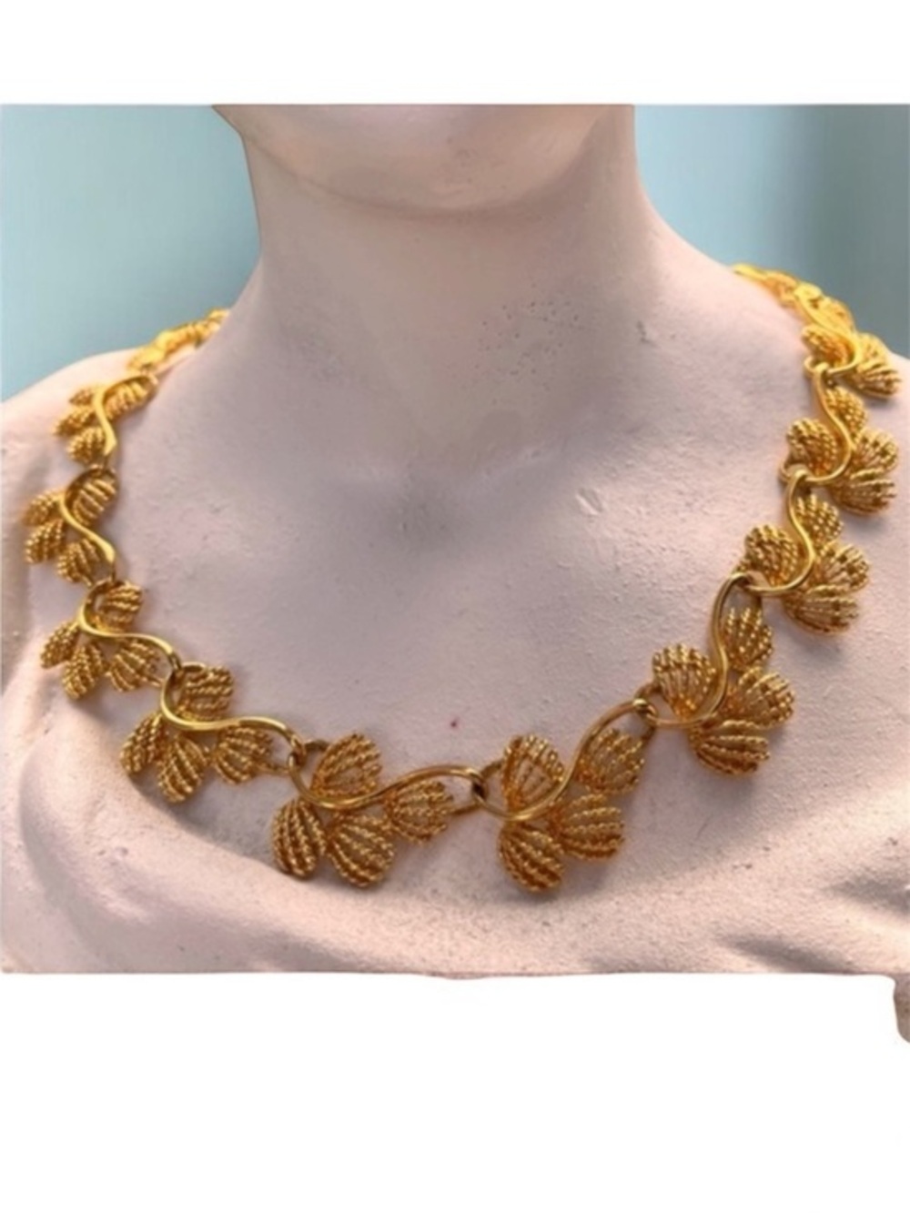 VINTAGE SIGNED  NAPIER GOLD PLATE LEAF DESIGN CHOKER NECKLACE